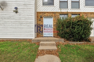 Well-Designed 2 Bedroom Townhome Near Camp Bowie