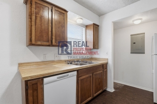 Well-Designed 2 Bedroom Townhome Near Camp Bowie