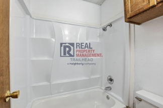 Well-Designed 2 Bedroom Townhome Near Camp Bowie