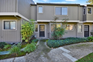 Spacious & Bright Los Gatos Townhome in Prime Location