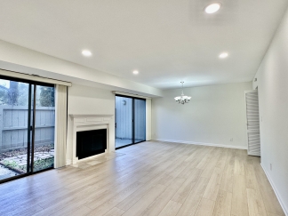 Spacious & Bright Los Gatos Townhome in Prime Location