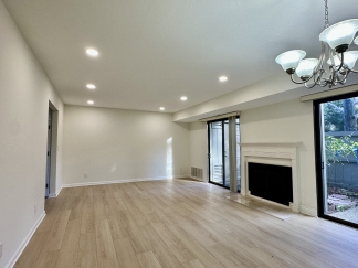 Spacious & Bright Los Gatos Townhome in Prime Location