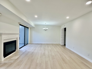 Spacious & Bright Los Gatos Townhome in Prime Location