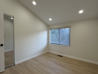 Spacious & Bright Los Gatos Townhome in Prime Location