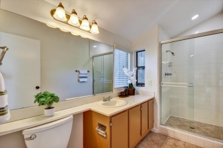 Spacious & Bright Los Gatos Townhome in Prime Location