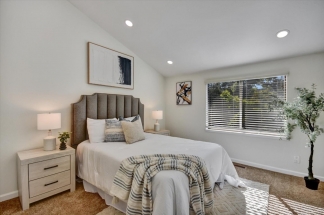 Spacious & Bright Los Gatos Townhome in Prime Location