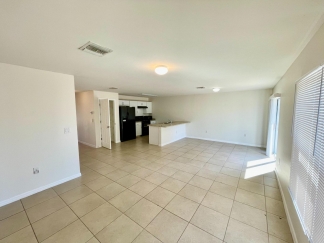 Spacious 4 bed 2 bath Well-Maintained Family Home for Ren