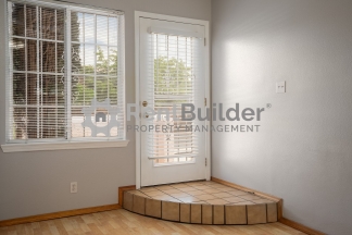 LEASE PENDING - PLEASE APPLY AT YOUR OWN DISCRETION