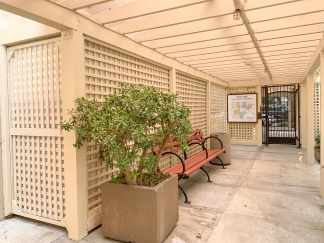 Los Gatos 2 Bedroom Located in a Fabulous Community! 55+ Only