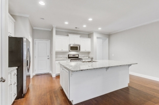 2005 Kings Gate Ln - Available 4/01!