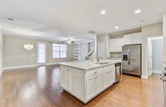 2005 Kings Gate Ln - Available 4/01!