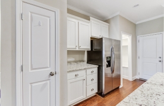 2005 Kings Gate Ln - Available 4/01!