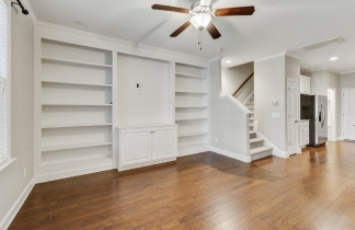 2005 Kings Gate Ln - Available 4/01!