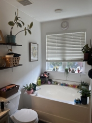 Spacious 4-Bedroom Retreat with Modern Comforts on Settlers Way, Nashville!
Fenced Backyard!