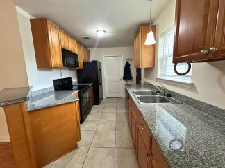 2661 Rue Palafox