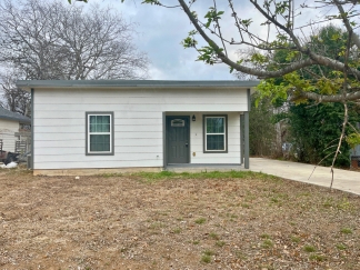 Charming 2 Bedroom Home Near Historic Landmarks in San Antonio