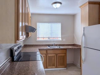 Bright End-Unit Townhome Near Downtown Morgan Hill