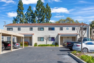 Bright End-Unit Townhome Near Downtown Morgan Hill