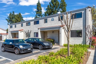 Bright End-Unit Townhome Near Downtown Morgan Hill