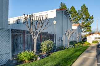 Bright End-Unit Townhome Near Downtown Morgan Hill