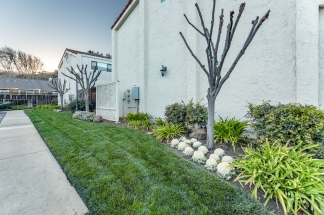 Bright End-Unit Townhome Near Downtown Morgan Hill