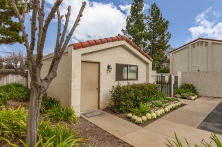 Bright End-Unit Townhome Near Downtown Morgan Hill