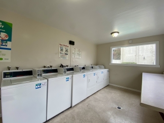 Bright End-Unit Townhome Near Downtown Morgan Hill