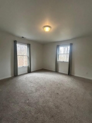 4-Bed Retreat with Vaulted Ceilings & Covered Porch, minutes to the Shenandoah River in Front Royal