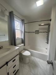 4-Bed Retreat with Vaulted Ceilings & Covered Porch, minutes to the Shenandoah River in Front Royal