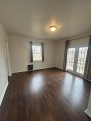 4-Bed Retreat with Vaulted Ceilings & Covered Porch, minutes to the Shenandoah River in Front Royal