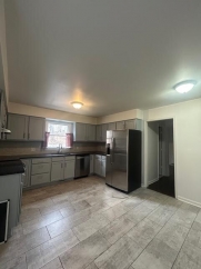 4-Bed Retreat with Vaulted Ceilings & Covered Porch, minutes to the Shenandoah River in Front Royal