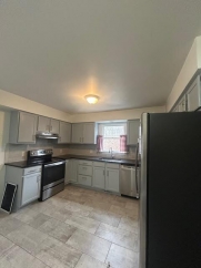 4-Bed Retreat with Vaulted Ceilings & Covered Porch, minutes to the Shenandoah River in Front Royal