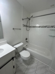 4-Bed Retreat with Vaulted Ceilings & Covered Porch, minutes to the Shenandoah River in Front Royal