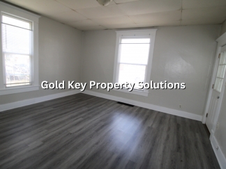 MUNCIE 2 Br 1 BA Downstairs Apartment with a Deck (SECTION 8 APPROVED)