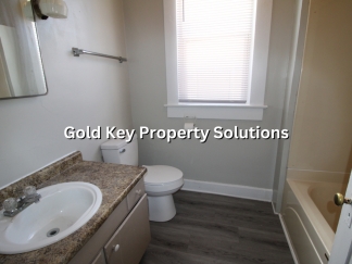 MUNCIE 2 Br 1 BA Downstairs Apartment with a Deck (SECTION 8 APPROVED)