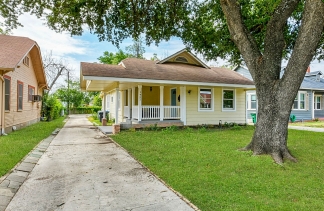 Updated 3 Bedroom Historic Home Near Woodlawn Lake in Northwest San Antonio