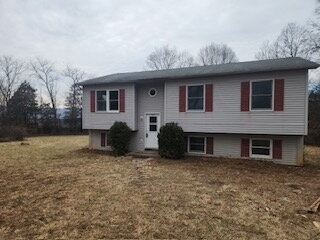 Available 5/1/2026 3 Bedroom Pet Friendly home on Redwood Drive in Rileyville!