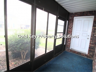 ALEXANDRIA 2 BR 1.5 BA Apartment with Bonus Room and Central Air (SECTION 8 APPROVED)