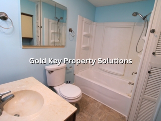 ALEXANDRIA 2 BR 1.5 BA Apartment with Bonus Room and Central Air (SECTION 8 APPROVED)