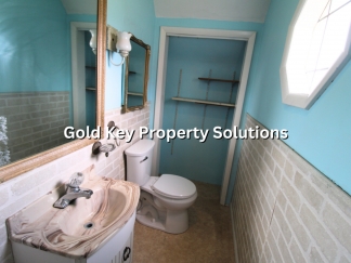 ALEXANDRIA 2 BR 1.5 BA Apartment with Bonus Room and Central Air (SECTION 8 APPROVED)