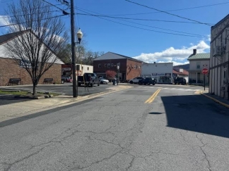 Commercial Garage Space – Prime Main Street Location in Front Royal