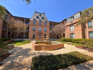 Stylish 1 Bedroom Condo with Balcony in Alamo Heights Area