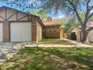 Spacious 2 Bedroom Duplex with Fireplace in Northeast San Antonio