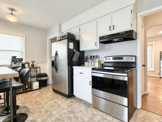 Bright and Renovated Near Downtown Royal Oak