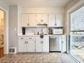 Bright and Renovated Near Downtown Royal Oak