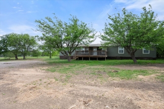 Large Renovated Manufactured Home in the Country