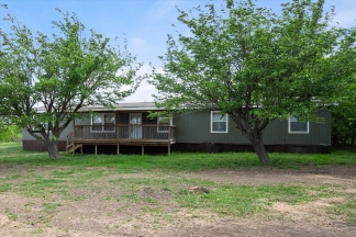 Large Renovated Manufactured Home in the Country