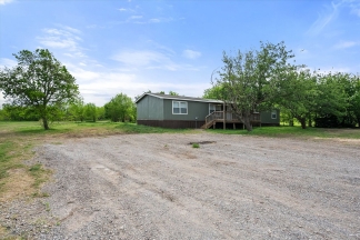 Large Renovated Manufactured Home in the Country