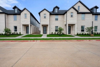 Luxury Arlington Townhome - Gated Community