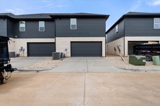 Luxury Arlington Townhome - Gated Community